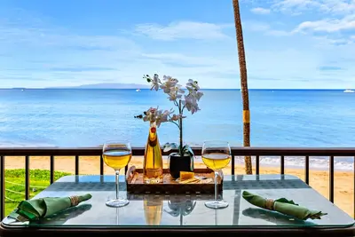 Image de Tropical oceanfront escape, steps from Sugar Beach