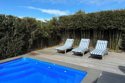 Image de The Dolphin Beach House - Just off Canterbury Jetty Rd in Rye.