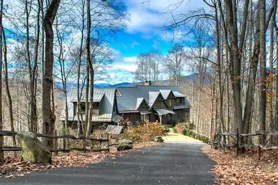 Image de Summit Haven at Balsam Mountain Preserve | Exclusive Lodge with Golf & Hiking Trails