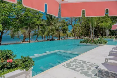 Stunning Beachfront Condo in Watercolors in West Bay