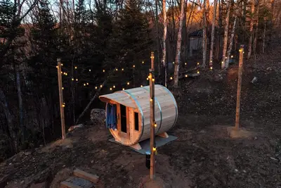 Image de Wellness Getaway in Huntsville: Hot Tub, Wood Fired Sauna, Bonfire Pit, Deck