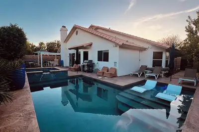 Image de Casa Palmillo ~Backyard Oasis  – Salt Water Pool, Spa, & Putting Green!