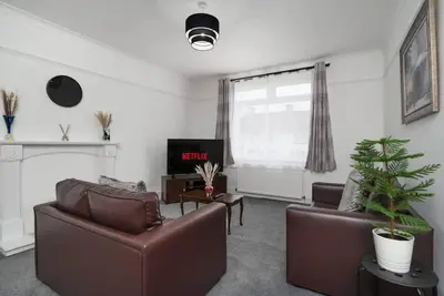 Image de 2-Bed Flat, Wishaw, Free Parking, Family-Friendly