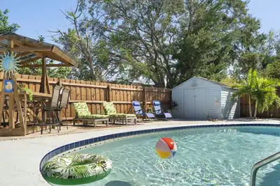Del Boca Vista | Private backyard with refreshing pool