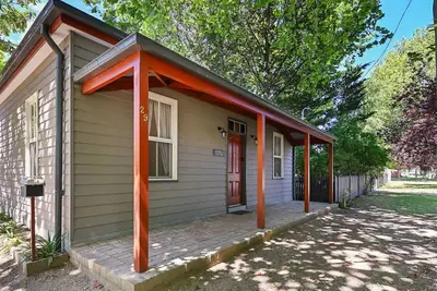 Image de Greenwood Cottage - Close to Cbd, Leafy Backyard