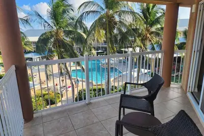 Image de Pet-Friendly Oceanfront Suite w/ Full Kitchen, Bar, Pool Access & Resort Views