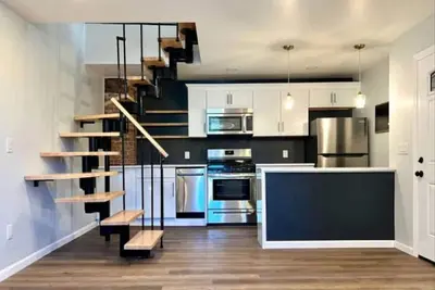 Image de Retreat in the Heart of a Pittsburgh Rivertown!