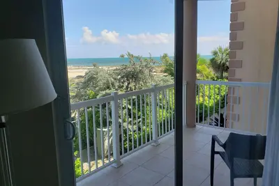 Image de Island Studio w/ Balcony, Pool Access & Weekly Live Music for an Exciting Stay