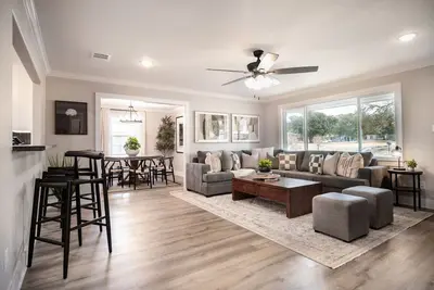 Image de Helena Haven: 4br/3ba, Near Top Golf & Kyle Field