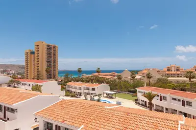 Image de Spacious 2 bdr apartment, Las Vistas beach, Heated Pool, Garage