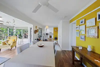 Image de This two-bedroom cottage in Bargara is perfect for your summer coastal escape!