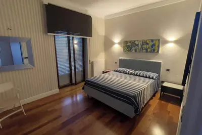 Image de Comfortable stay in city center, stores, pedestrian island restaurants and bars.