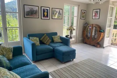 Image de Bel F3 en centre-ville avec balcon et parking, proche cures