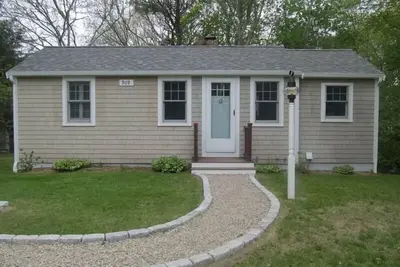 Image de Little Gem walking distance to Osterville Village