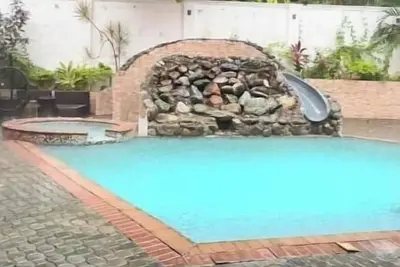 Image de Spacious 5-bedroom house in lovely Kingston with WiFi, Ac