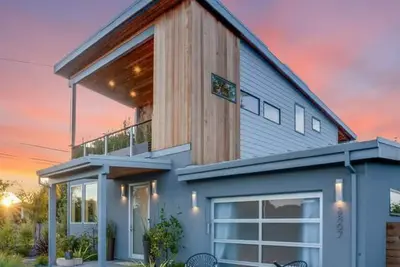Image de Surf Loft just blocks from Pleasure Point!