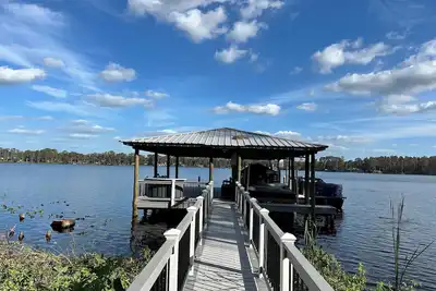 Image de Charming lakefront 4-bedroom house, sleeps 10 adults. Come and Relax