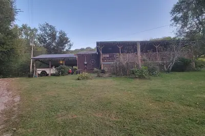 Image de Charming Rustic 2-bedroom farmhouse with WiFi, Ac on pristine Plunkett Creek Rd