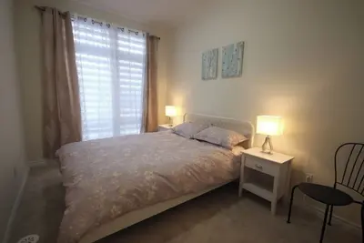 Image de Spacious 4-Bedroom Home with High Ceilings