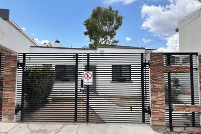 Image de Comfortable House near Consulate (visas)