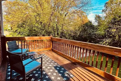 Image de Lux Clt Family Home! Mins Walk to Uptown! Stadium!