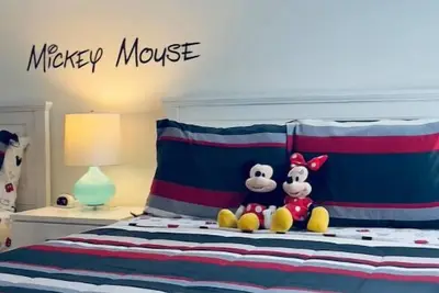 Image de 6br-5ba Villa, lakeview, sunny-pool, privacy, golf\n\n