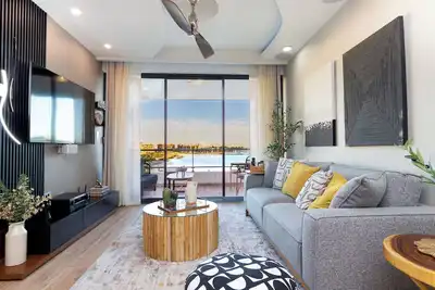 Image de Centrally located Elegant, Modern Home Overlooking Crystal Lagoon