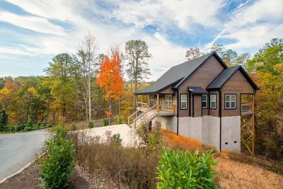Image de Mountain Haven: Hot Tub, Pool, Arcade, Theater Room