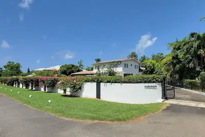 Image de Hallelujah House - 3br Retreat w/ Chef, Beach, & Island Experiences