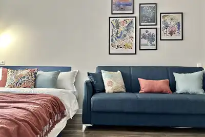 Image de Cozy studio with WiFi and Ac in center of Almaty