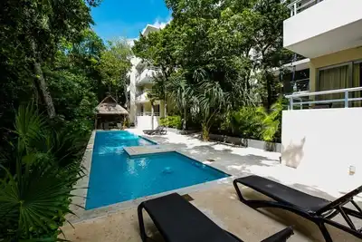 Modern 2bed\/2bath condo w\/pool in gated community