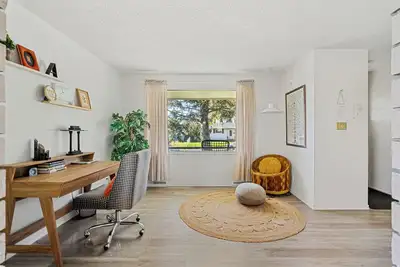 Image de Gather & Stay- whole house, full kitchens, free parking, cozy, 6br, sleeps 16