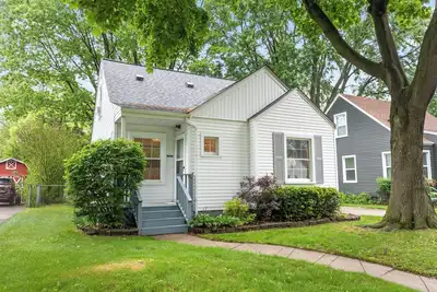 Image de 3bed/2ba Boho Bungalow Blocks from Clawson Downtown