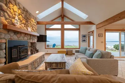 Image de Beach Cove: Waterfront Getaway with Kayaks