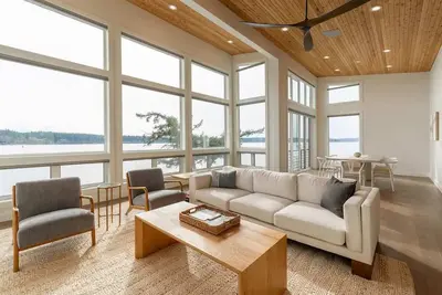 Image de Royal Beacon: Tranquil Waterfront Retreat