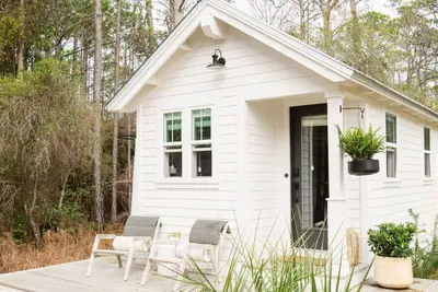 Image de Studio Juan: Seagrove Beach tiny house 30a  + pool + bikes + beach chairs