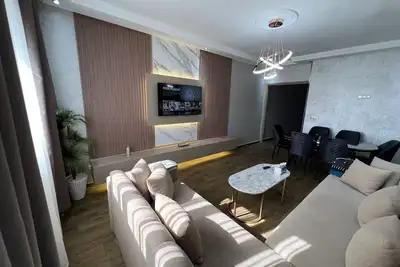 Image de City Center Apt w/ Balcony Views