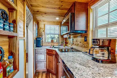 Image de Serene cabins with full kitchens, Ac + free wifi