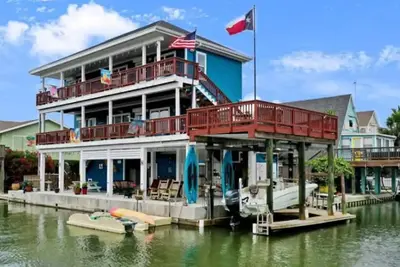 Image de Your Own Secluded Sanctuary Luxury Home in Jamaica Beach, Tx