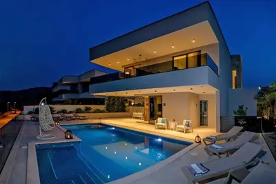 Image de Charmante Villa 4 Chambres pour 8 Personnes, avec Piscine, Animaux Acceptés