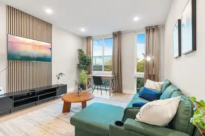 Image de Prime N. Liberties, Lux King Bed, Wifi, Sleeps 4ppl, Rooftop Access, 2 Smart TVs