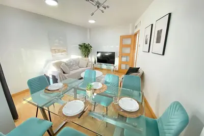 Chic Riverside Apartment -Terrace & Iconic Views