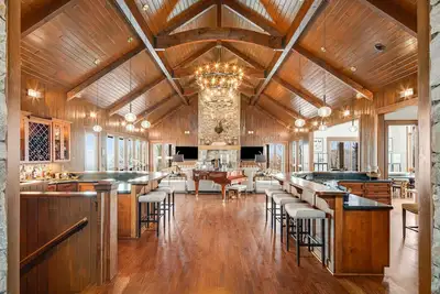 Windy Hill Lodge, A Luxurious Estate