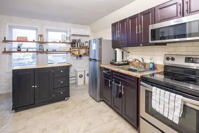 Image de Belleville 2 Bed, Bonus Office, Laundry, Parking