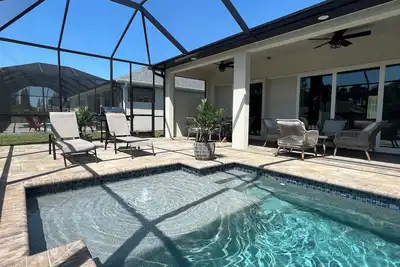 Image de Beautiful 3-bedroom villa with heated pool, lanai & 5 miles from the beach!