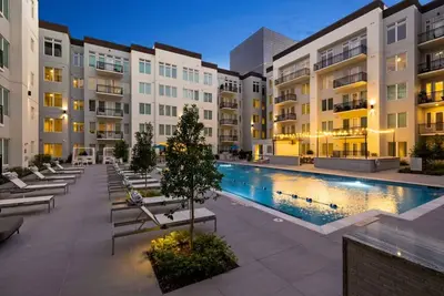 Image de Spacious 3 Bed/2. 5 Bath Apartment in the Galleria