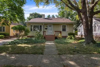 Image de Bright & Spacious on William St.