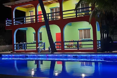 Image de Beachfront 2bd 2br condo with full kitchen, ocean view, private dock and pool