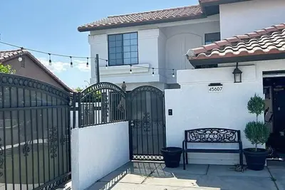 Bedrooms: 4 home in Indio, Ca