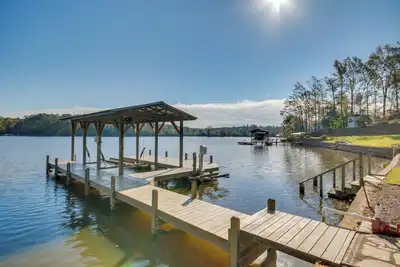 Image de Private Dock: Pet-Friendly Lake Greenwood Cottage